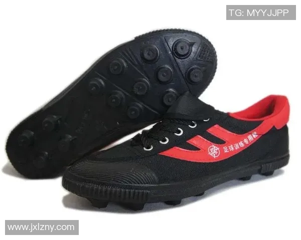 足球碎钉鞋的选择与使用技巧助你在赛场上大放异彩 足球碎钉鞋的选择与使用技巧助你在赛场上大放异彩