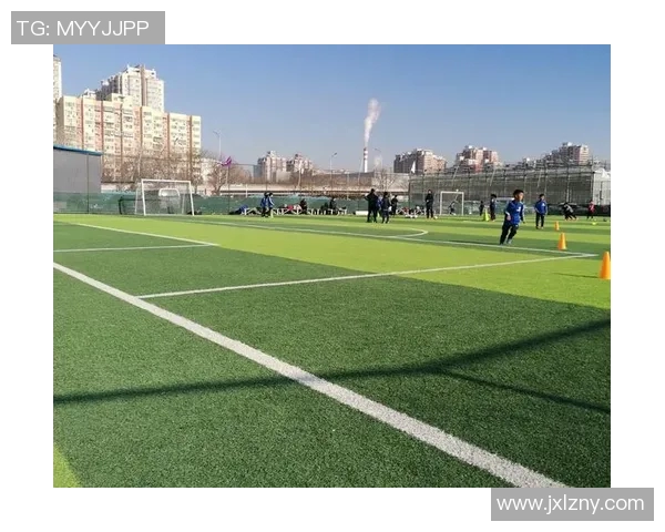 足球退役后的新人生探索与挑战:从绿茵场到人生舞台的转变与反思 足球退役后的新人生探索与挑战:从绿茵场到人生舞台的转变与反思